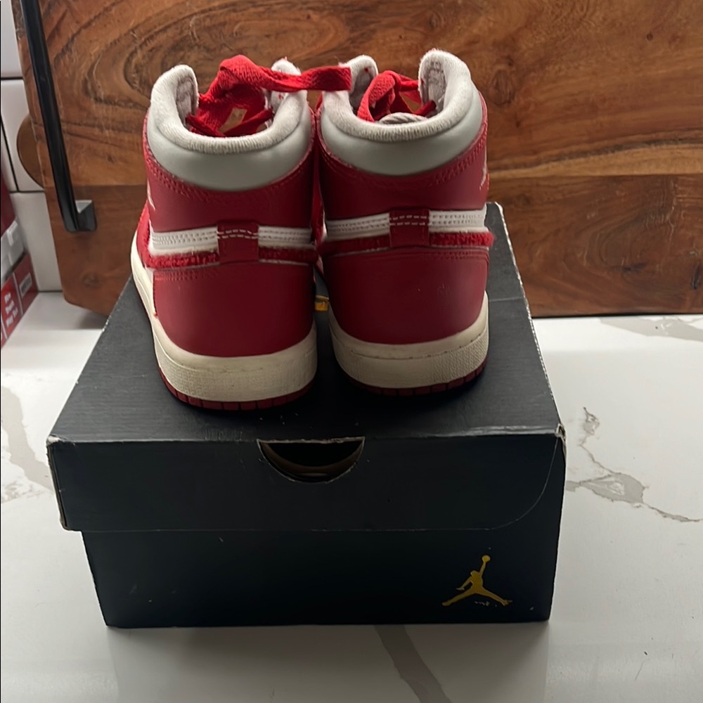 Nike Red and White Sneakers Classic Style - Picture 6 of 7